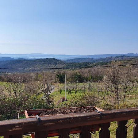 Apartment Mirella For 6 Persons Located In Central Istria Gradinje Exteriér fotografie