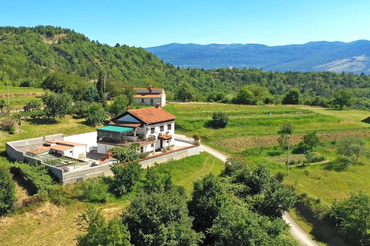 Apartment Mirella For 6 Persons Located In Central Istria Gradinje Exteriér fotografie