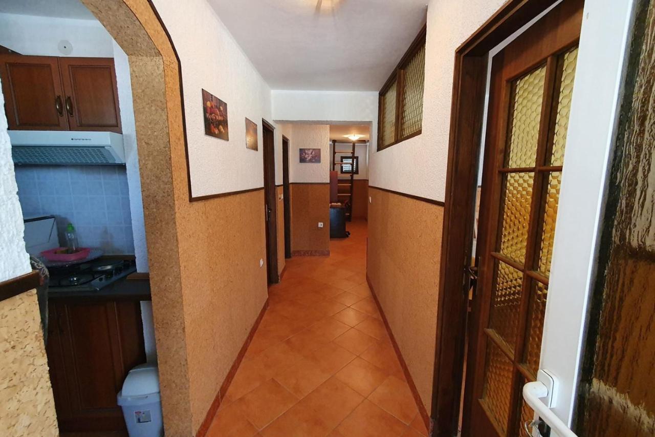 Apartment Mirella For 6 Persons Located In Central Istria Gradinje Exteriér fotografie