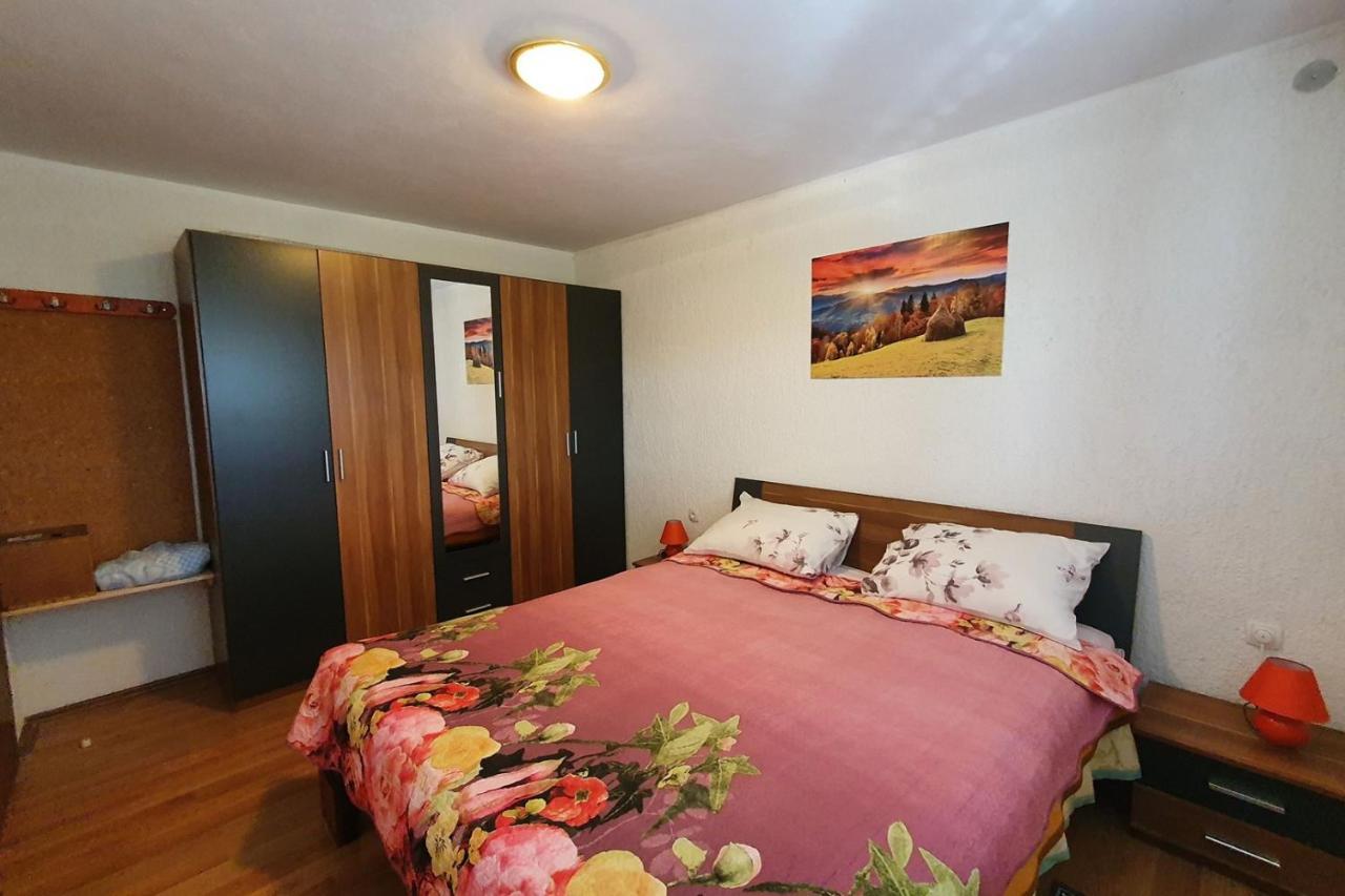 Apartment Mirella For 6 Persons Located In Central Istria Gradinje Exteriér fotografie