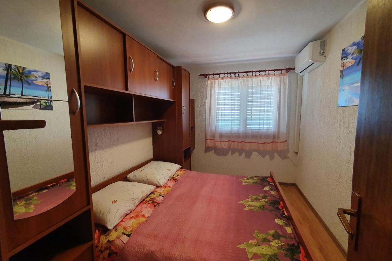 Apartment Mirella For 6 Persons Located In Central Istria Gradinje Exteriér fotografie