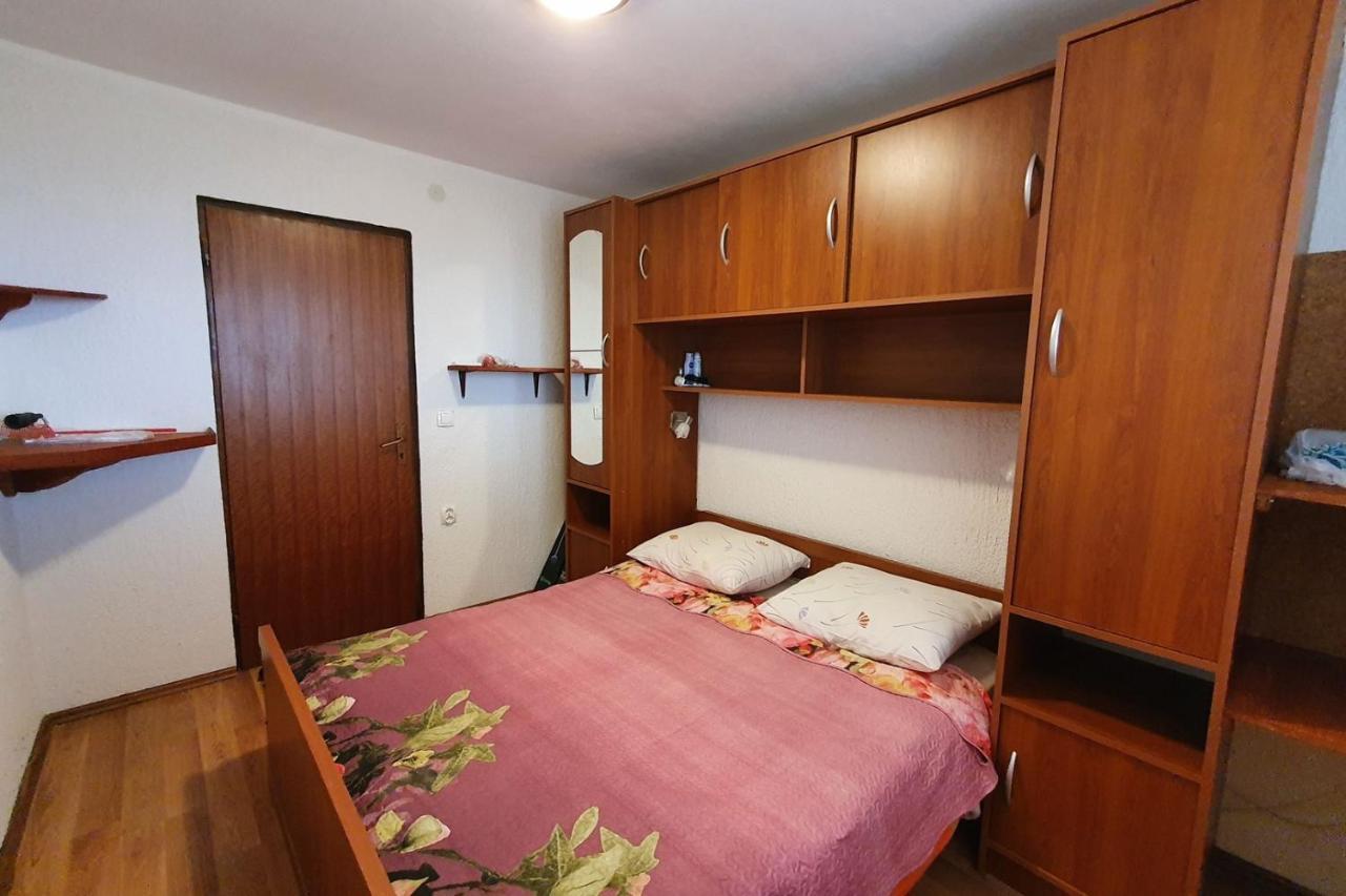 Apartment Mirella For 6 Persons Located In Central Istria Gradinje Exteriér fotografie