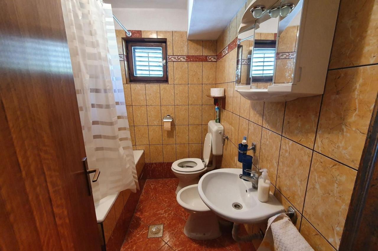 Apartment Mirella For 6 Persons Located In Central Istria Gradinje Exteriér fotografie