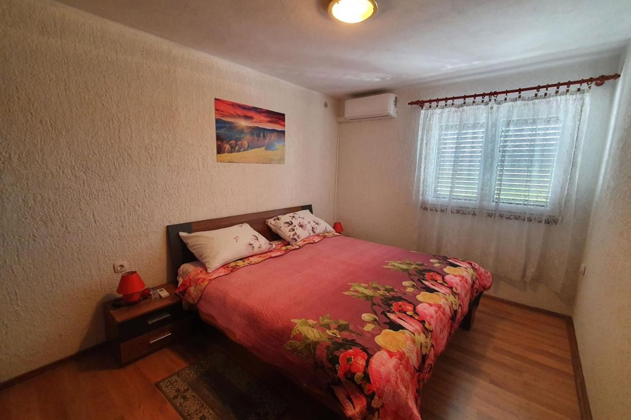 Apartment Mirella For 6 Persons Located In Central Istria Gradinje Exteriér fotografie